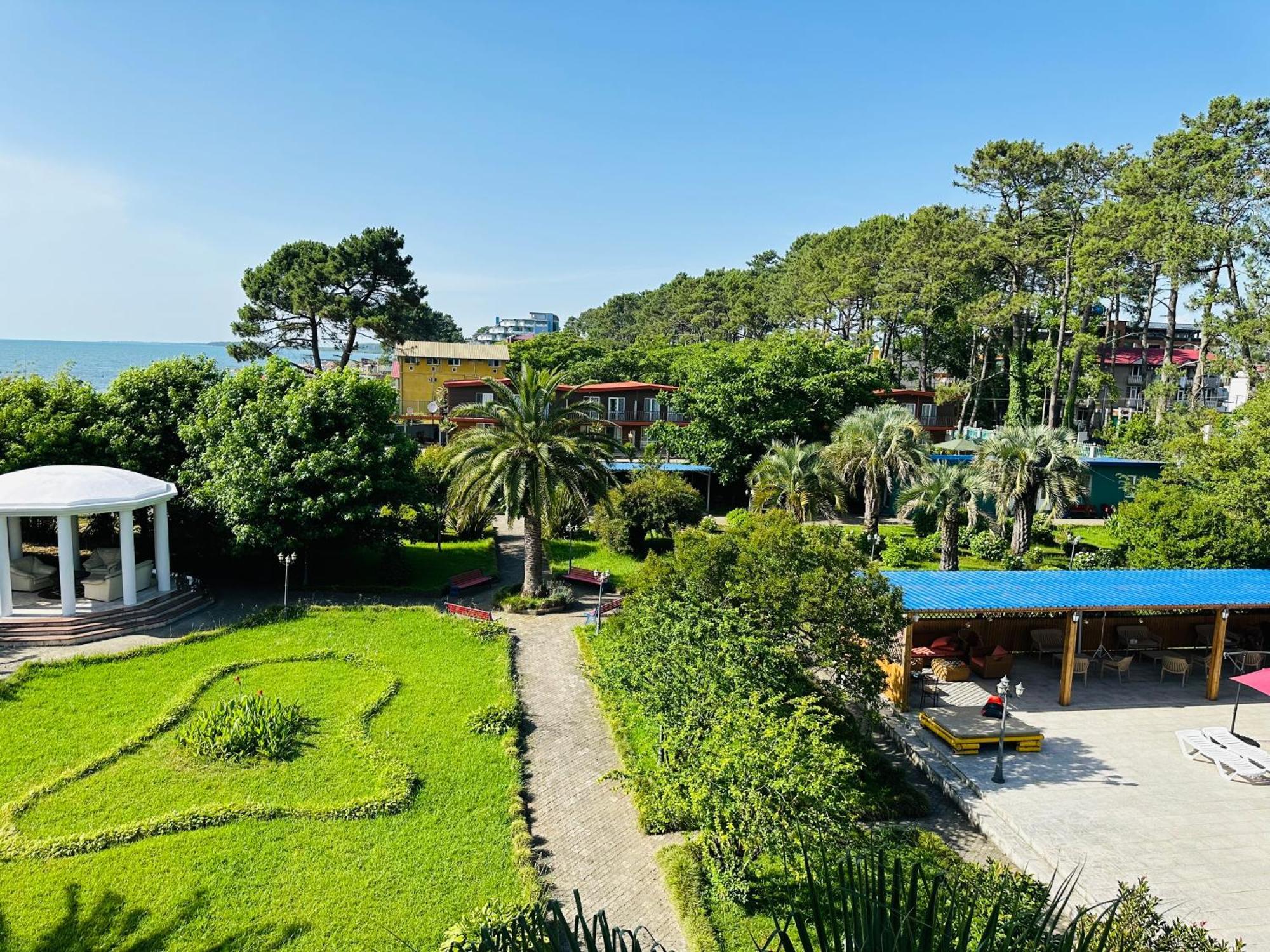 Claude Monet Beach Hotel Ureki Exterior photo