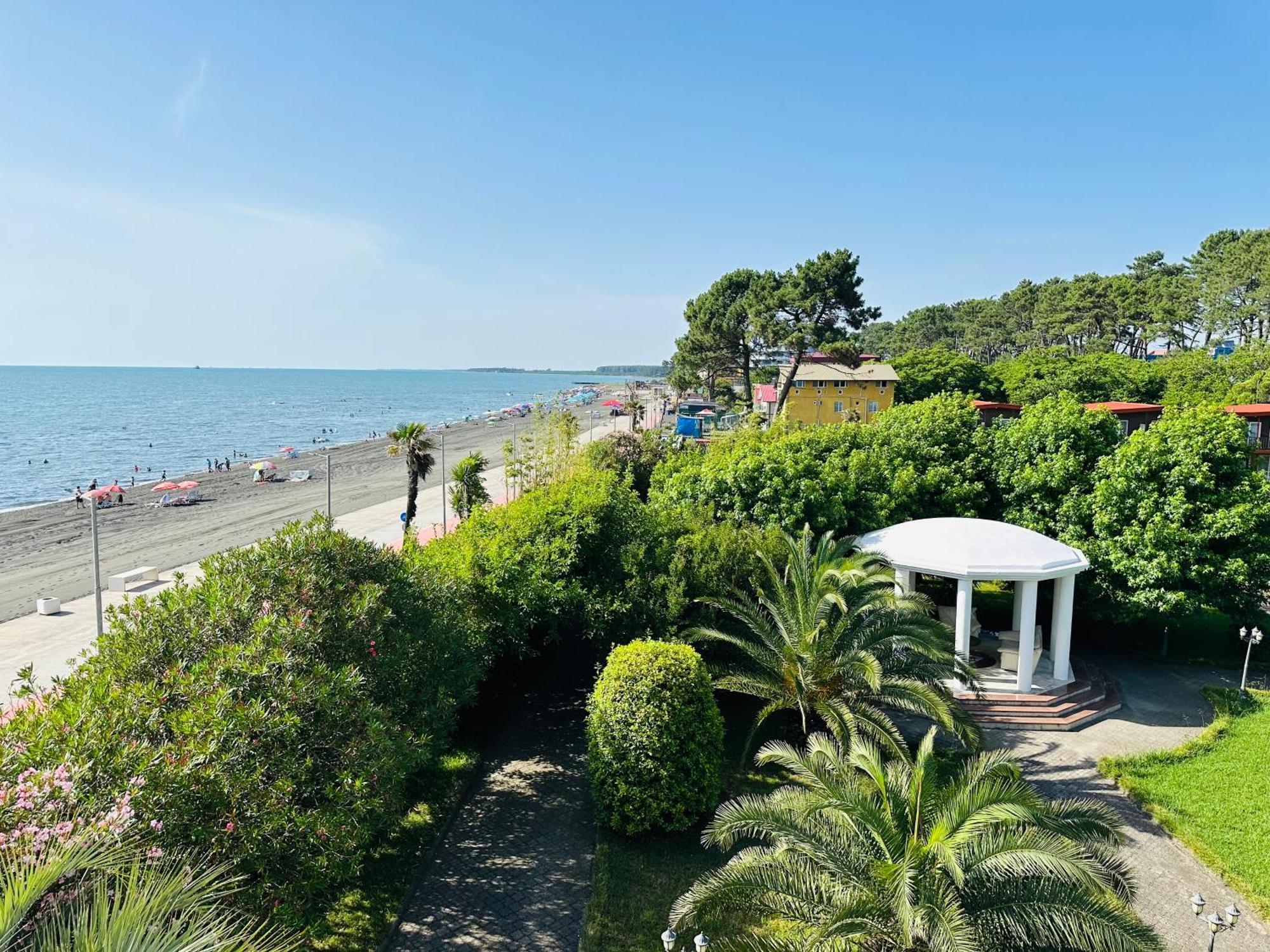 Claude Monet Beach Hotel Ureki Exterior photo