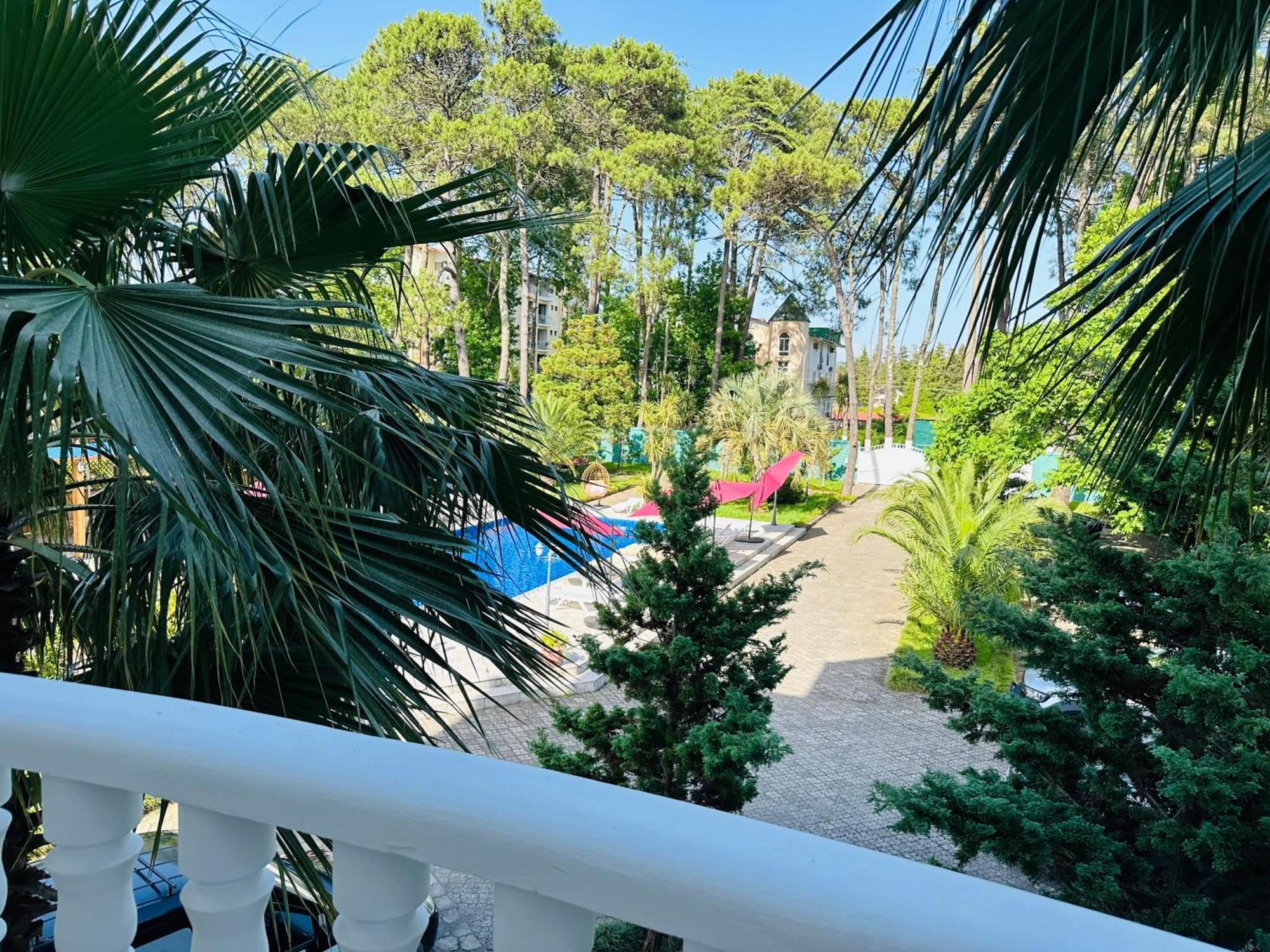Claude Monet Beach Hotel Ureki Exterior photo