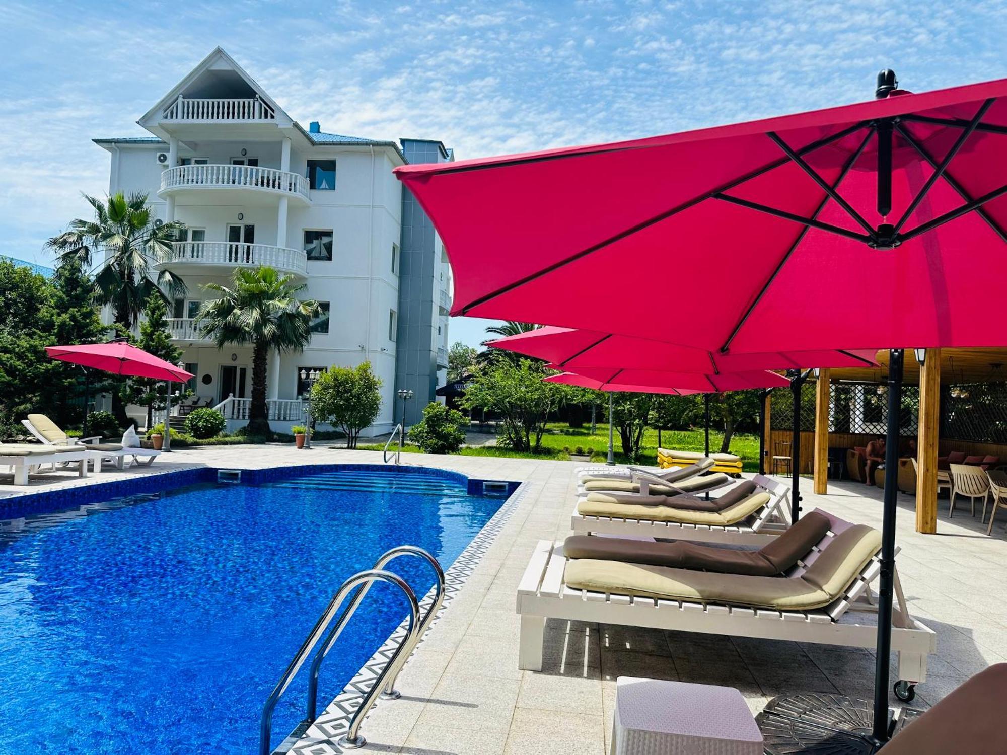 Claude Monet Beach Hotel Ureki Exterior photo