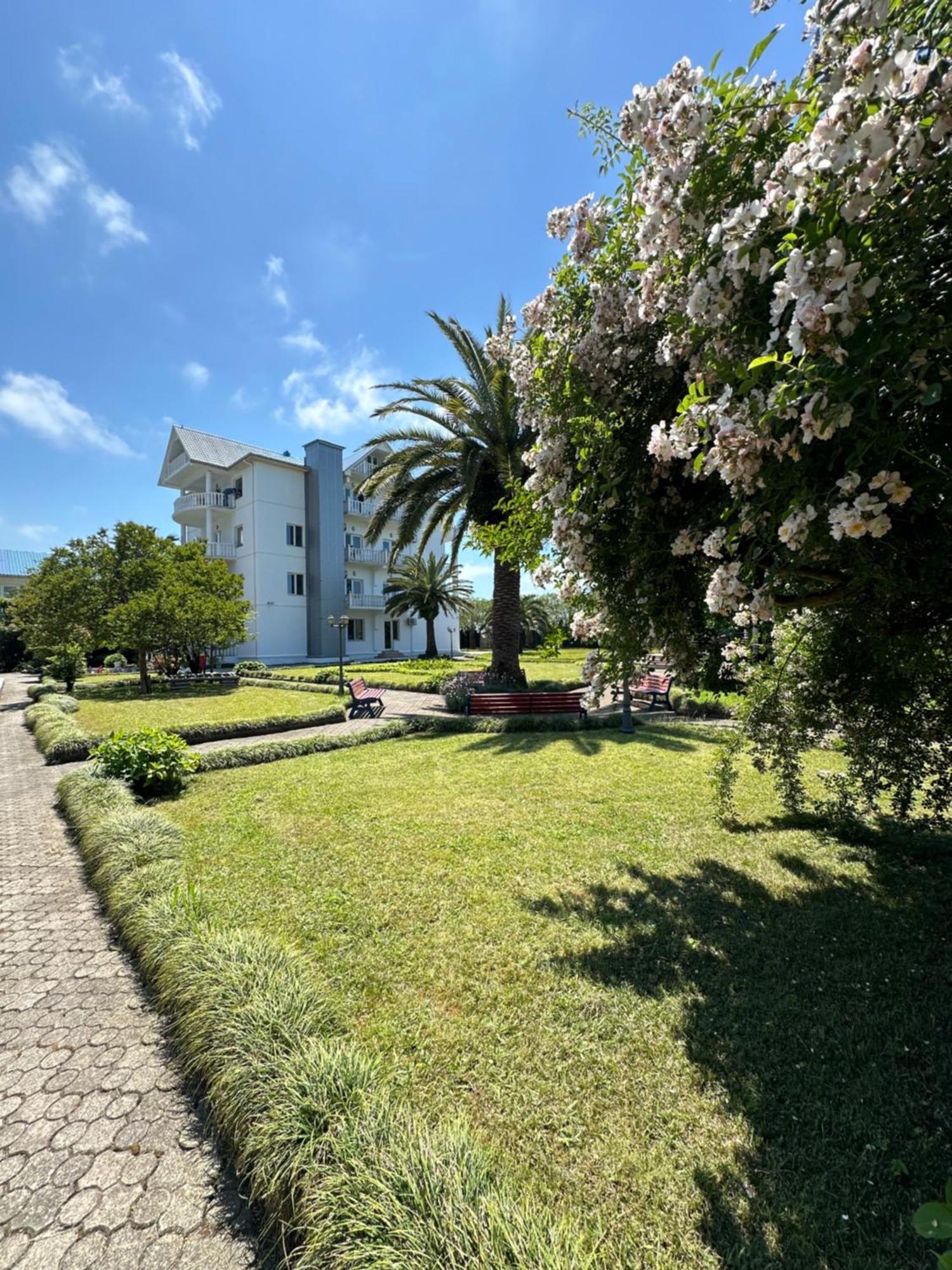 Claude Monet Beach Hotel Ureki Exterior photo